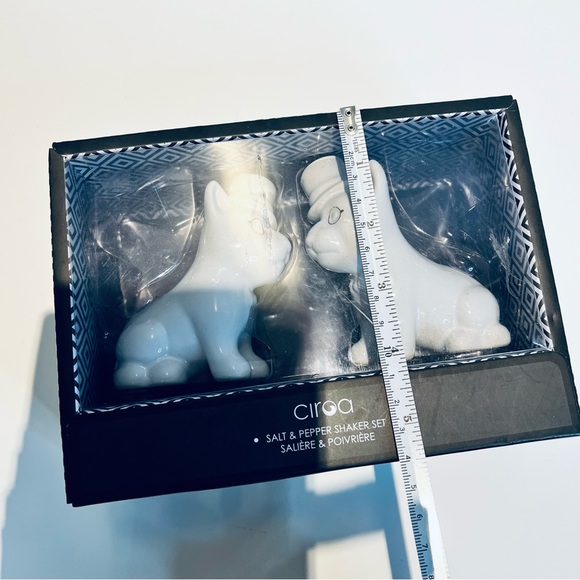 French Bulldog Salt and Pepper Shakers New in Box - Picture 4 of 4